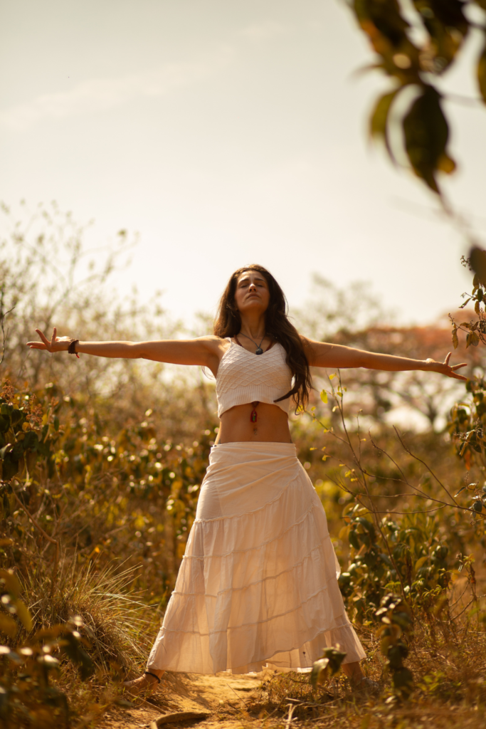 Pacific Yoga & Fitness, online yoga instructor, shares 6 easy ways to practice mindfulness.
