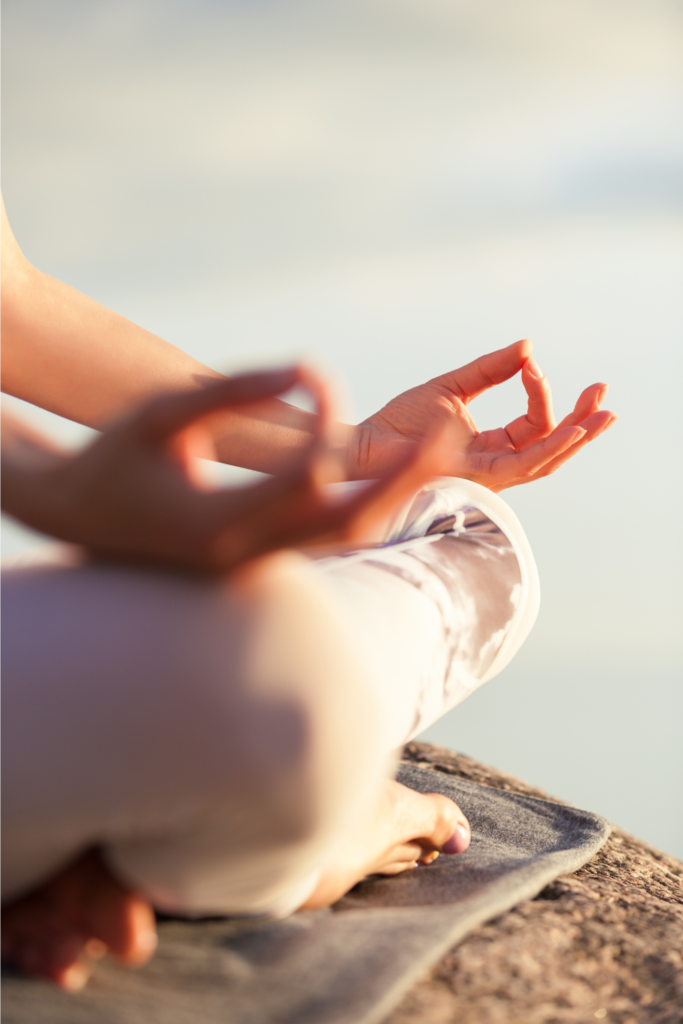 Pacific Yoga & Fitness, online yoga instructor, shares 6 easy ways to practice mindfulness.