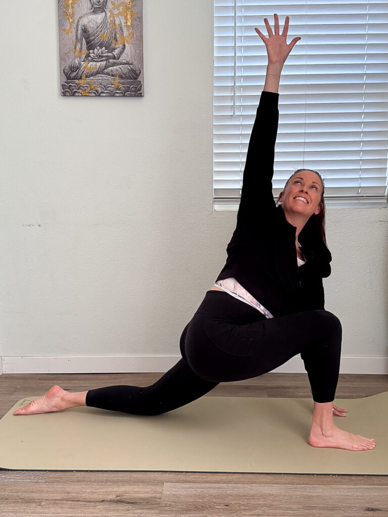Pacific Yoga & Fitness, online yoga instructor, shares Yoga For Low Back Pain. Low Lunge With A Twist