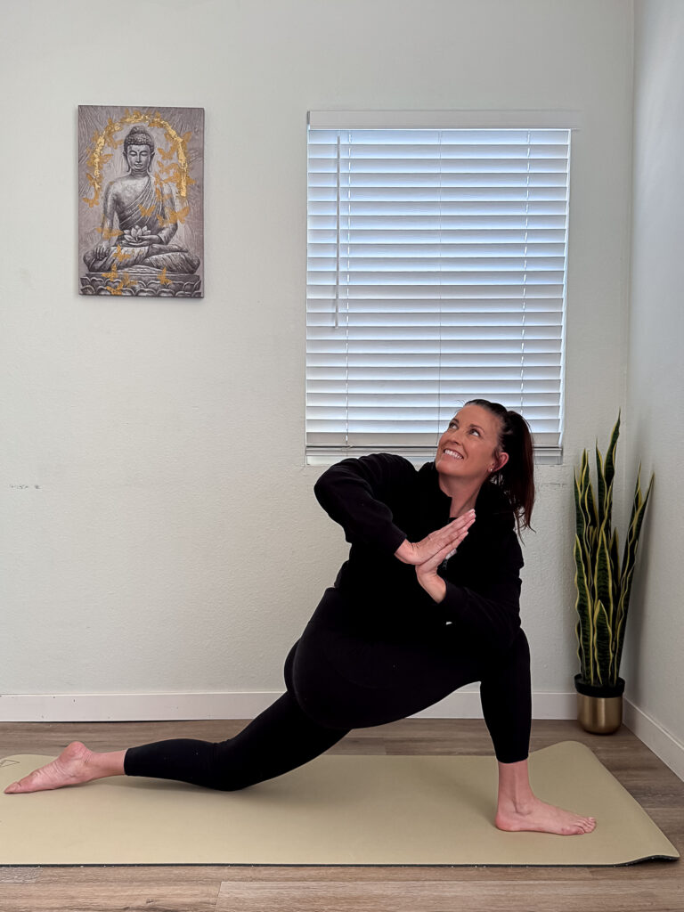 Pacific Yoga & Fitness, online yoga instructor, shares Yoga For Low Back Pain. Low Lunge with a twist
